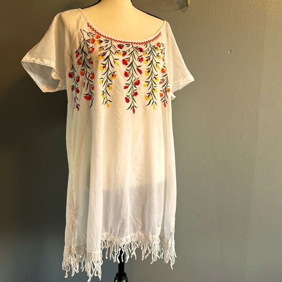 AMANDA’S COLLECTION embroidered white cover-up. Size extra-large. - Picture 1 of 6